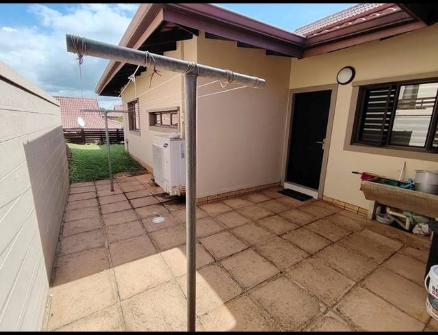 3 BEDROOM TOWNHOUSE FOR SALE IN IZINGA